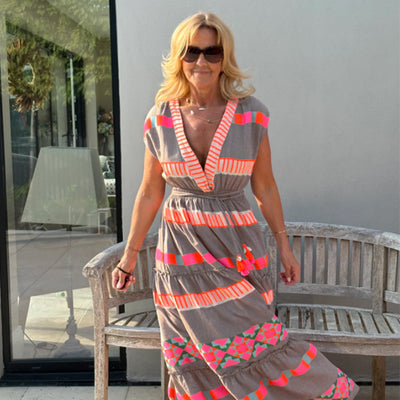 Women’s Loose Sleeveless Dress with V-Neck and Striped Pattern