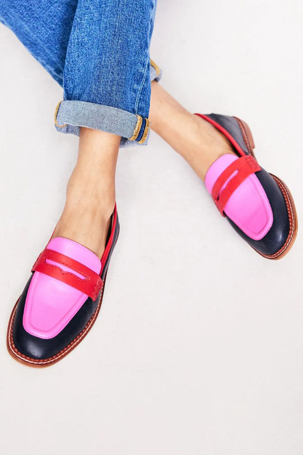 Lunessa | Black loafers with a color accent