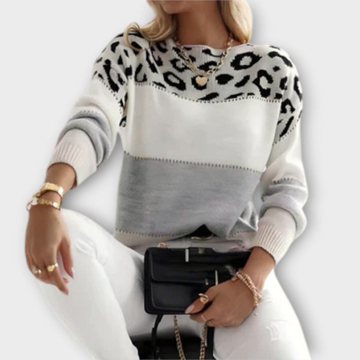 Cheyenne - Casual sweater with leo design