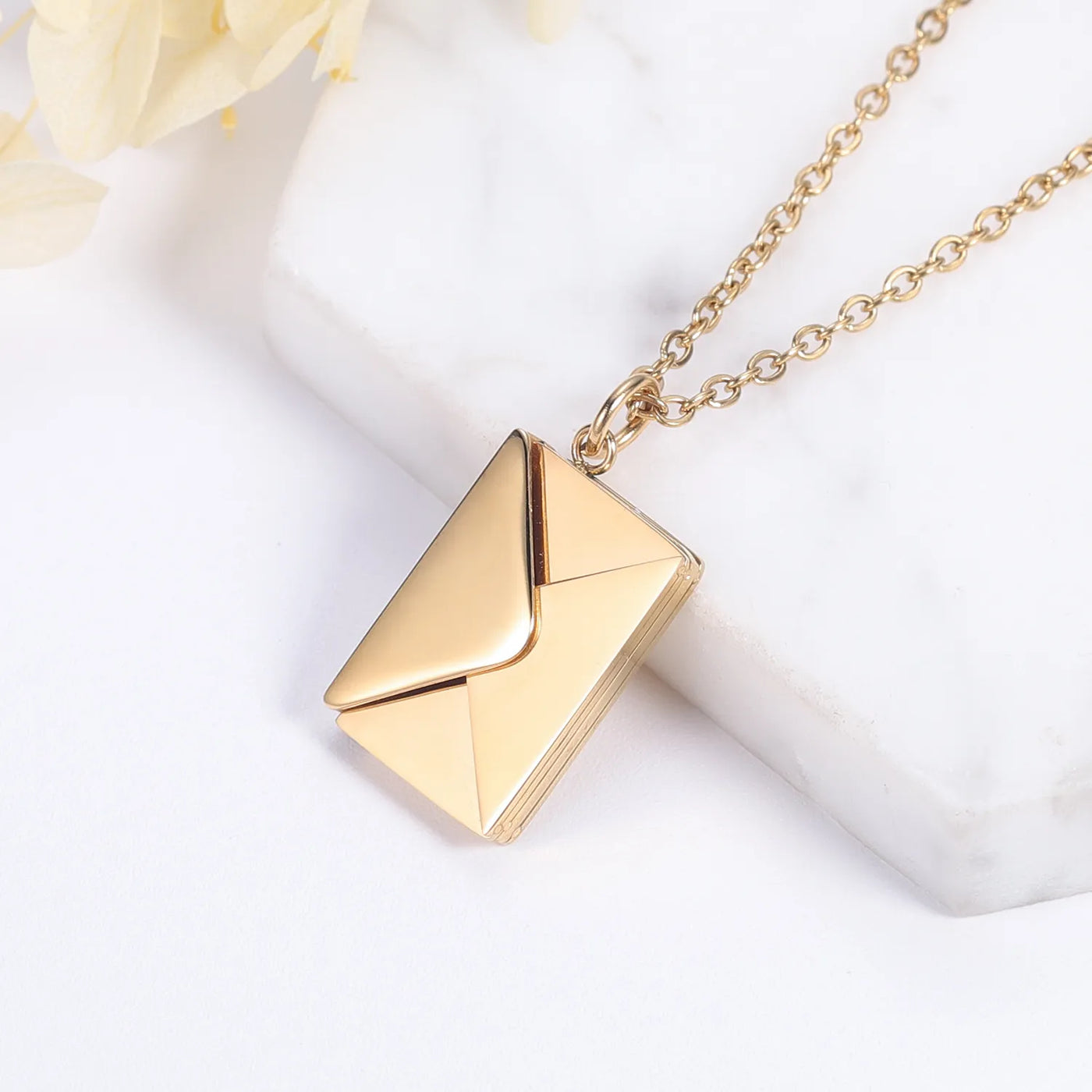 Sofia - Geometric pendant necklace with envelope