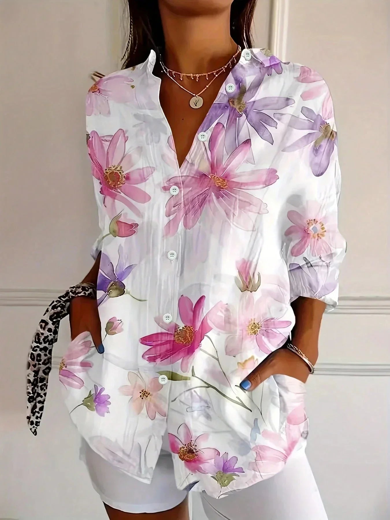 Annika - Colorful blouse with playful print