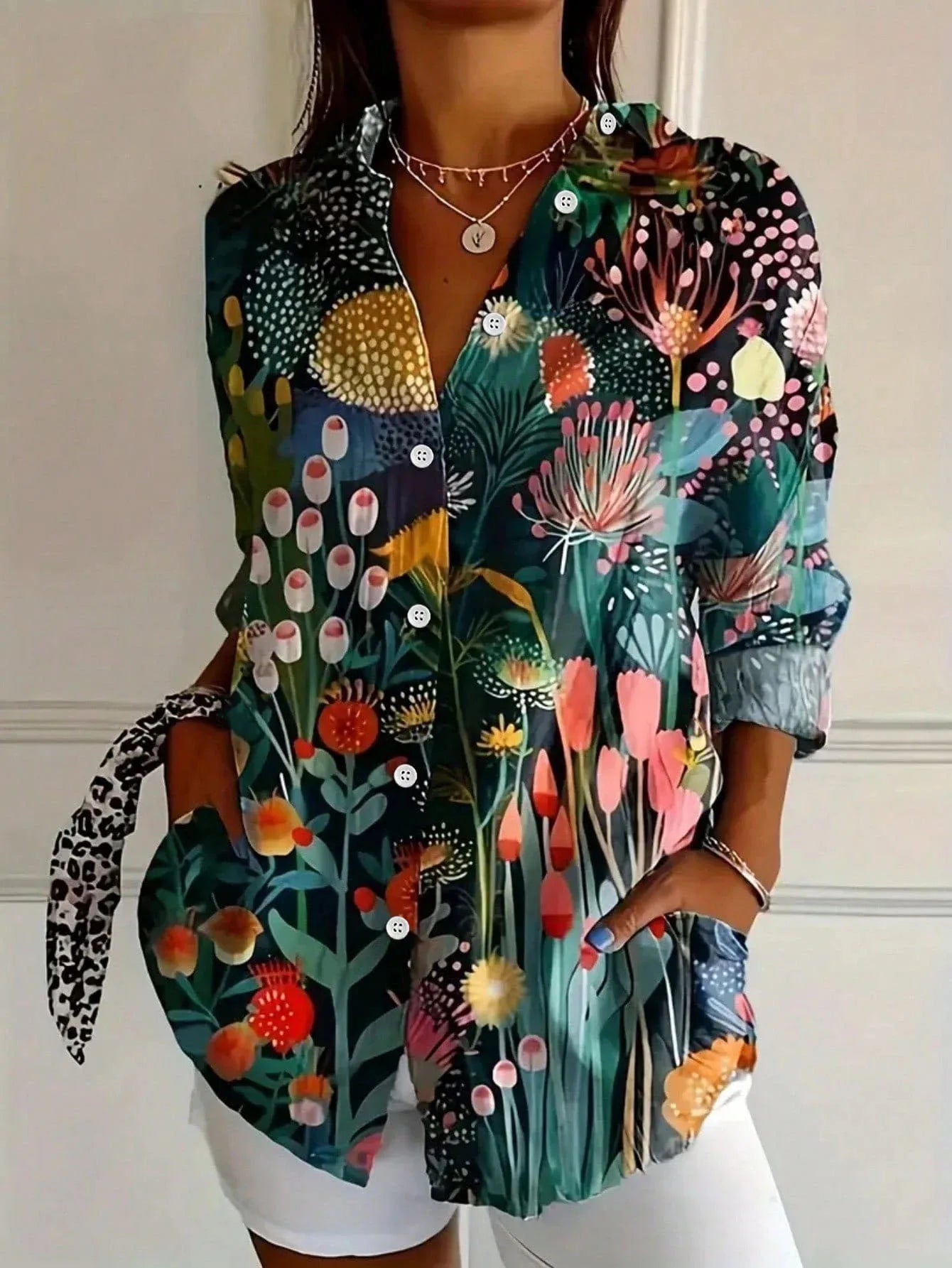 Annika - Colorful blouse with playful print