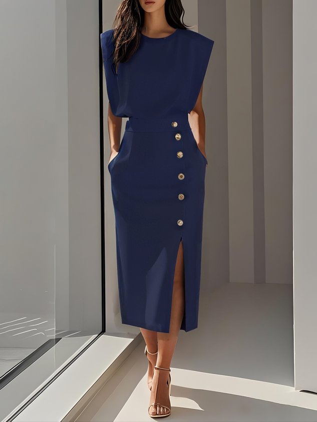 Solid color midi dress with button slit and round neckline